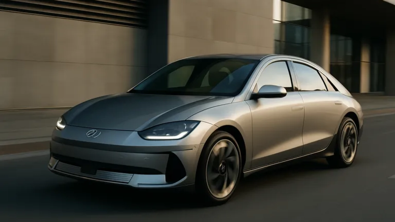 Elektrische elegantie in beweging: Hyundai Ioniq zet de toon voor modern design en slimme technologie